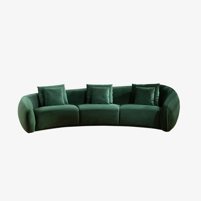 Sofá moderno de terciopelo curvo de tres plazas, color verde oscuro, con almohadas para sala de estar