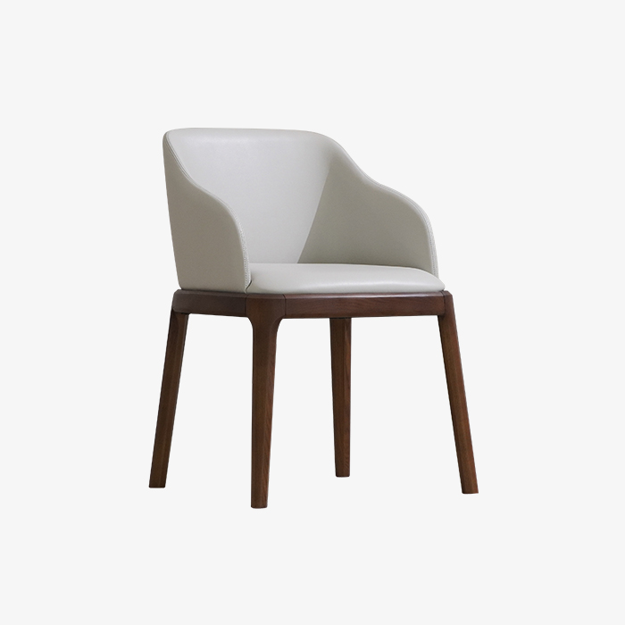 Sillón de comedor moderno tapizado en cuero blanco con patas de madera