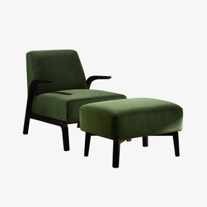 Sillón moderno de terciopelo verde con otomana