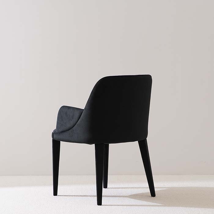 Sillón de comedor con respaldo tapizado de terciopelo negro minimalista moderno