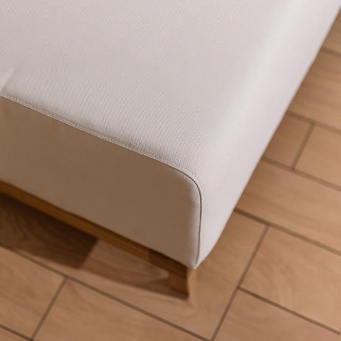 Sofá seccional minimalista en forma de L para interiores y exteriores con patas de madera