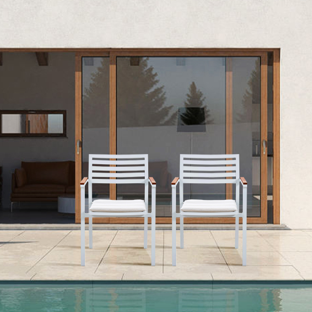 sillas de metal al aire libre