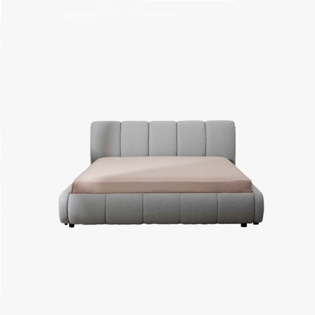 Cama con plataforma tapizada moderna en gris con estructura de madera