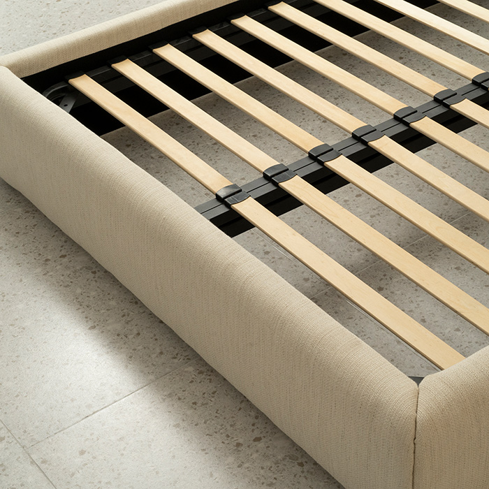 Cama tipo trineo con plataforma tapizada King, moderna y sencilla, con estructura de madera 